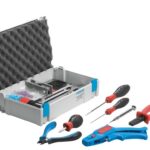 Các phôi trên băng tải được vận chuyển đến điểm đo sâu.